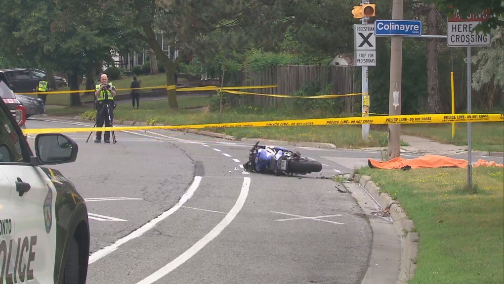 Motorcyclist dead after crashing into pole in Scarborough