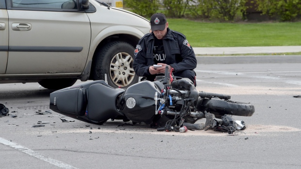 Teen, 17, thrown from motorcycle in Ancaster crash