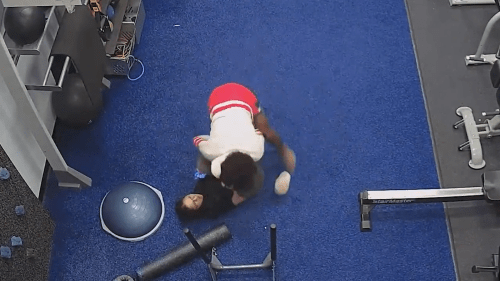 Florida woman fights off attacker in apartment gym, viral video shows