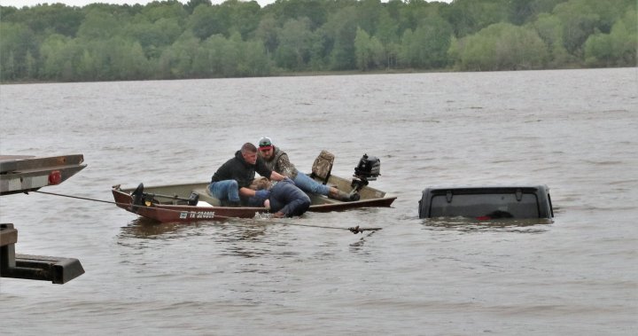 Missing woman found alive in Jeep that sank in Texas lake – National