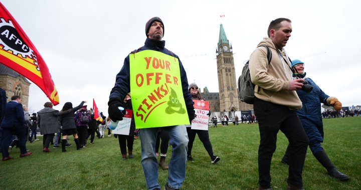 When could PSAC strike end? How Ottawa has dealt with past job actions – National