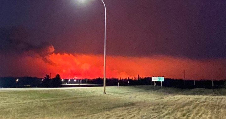 Wildfires prompt mandatory evacuations of Entwistle, Evansburg west of Edmonton