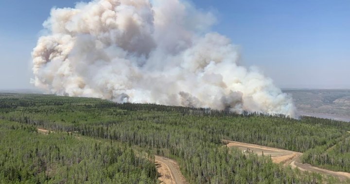 Alberta wildfires: Grande Prairie residents prepare in case they need to flee