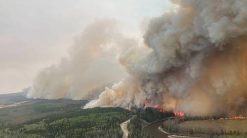 How Alberta wildfires are impacting Smith, Notley campaign trails