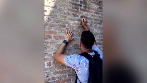 Tourist in Italy defaces Colosseum wall with name carving: video