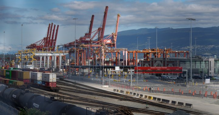 B.C. port strike ‘illegal,’ O’Regan says as union reissues 72-hour notice
