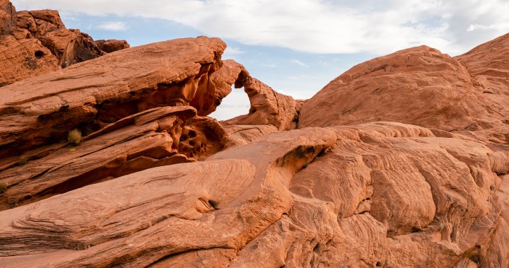 2 women found dead after hiking Nevada’s Valley of Fire in extreme heat – National