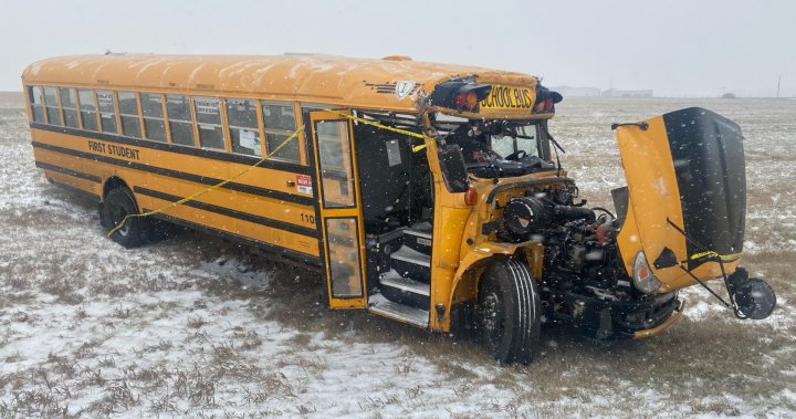 5 children, 1 adult injured in school bus crash on highway north of Calgary