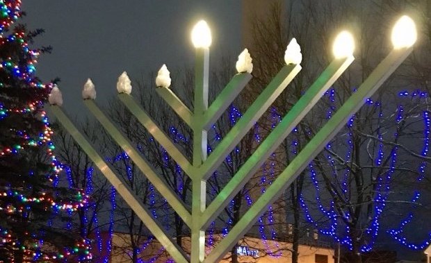 Jewish community in Moncton, N.B. ‘hurt profoundly’ as Menorah won’t be displayed at city hall