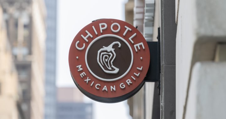 Woman who threw food at Chipotle worker sentenced to fast-food job by judge – National
