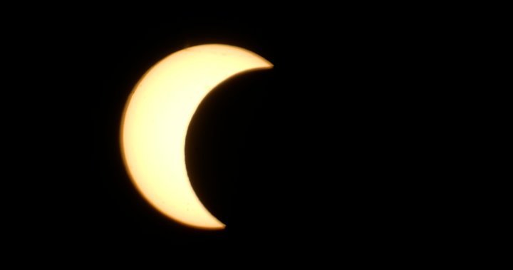 Solar eclipse not a reason to close schools early, Ontario’s education minister says