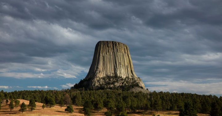 Rock climber falls to his death at Devils Tower, leaving partner stranded – National