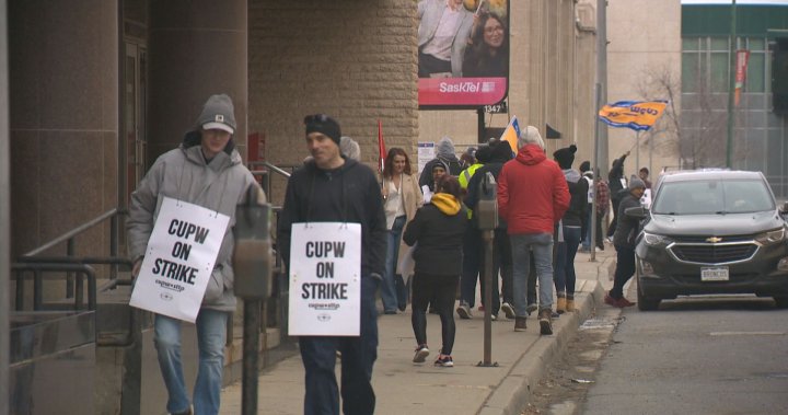 Canada Post, union gear up for renewed bargaining with special mediator – National