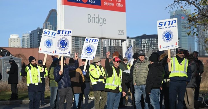 Canada Post strike talks continue but ‘lot of ground’ remains – National