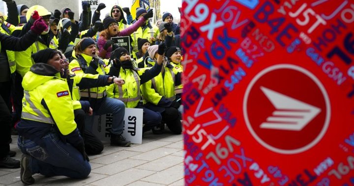 Canada Post union files unfair complaint over layoffs amid strike – National